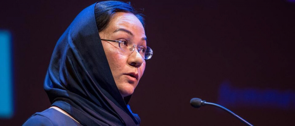 Shirin geeft een lezing over gendergelijkheid en vrouwenemancipatie